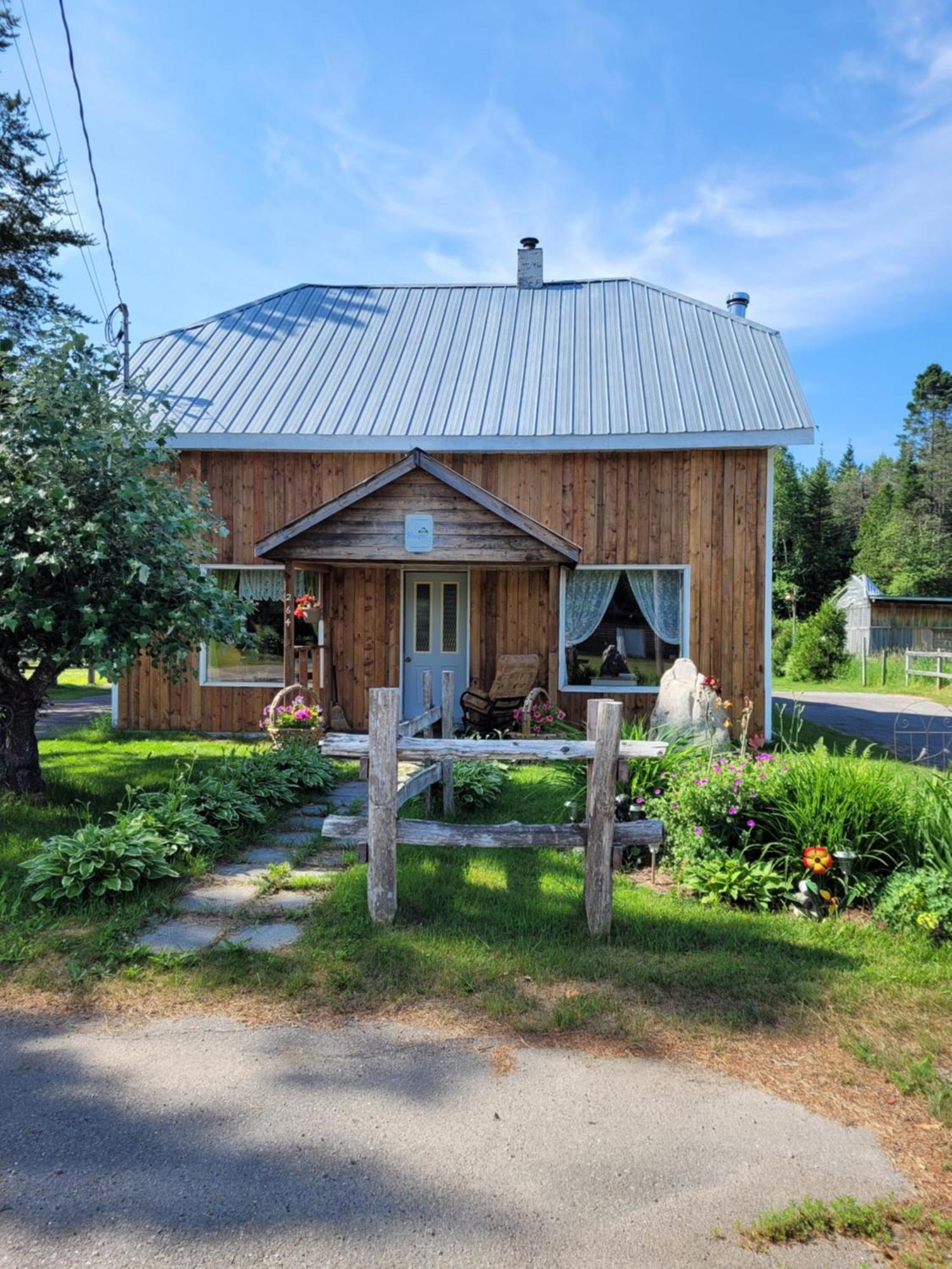 Le Gîte Du Gardien Blanc Saint-David-de-Falardeau Extérieur photo
