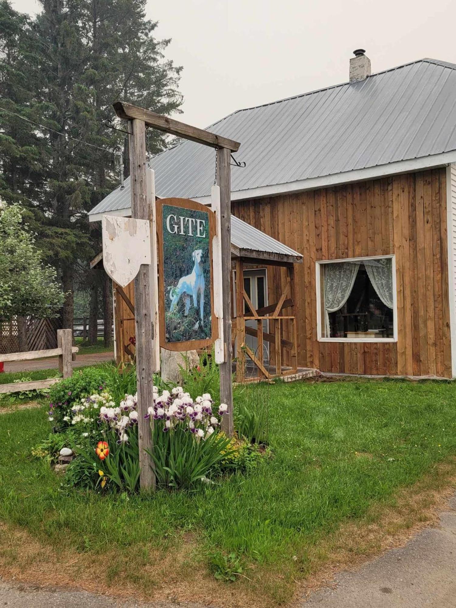 Le Gîte Du Gardien Blanc Saint-David-de-Falardeau Extérieur photo